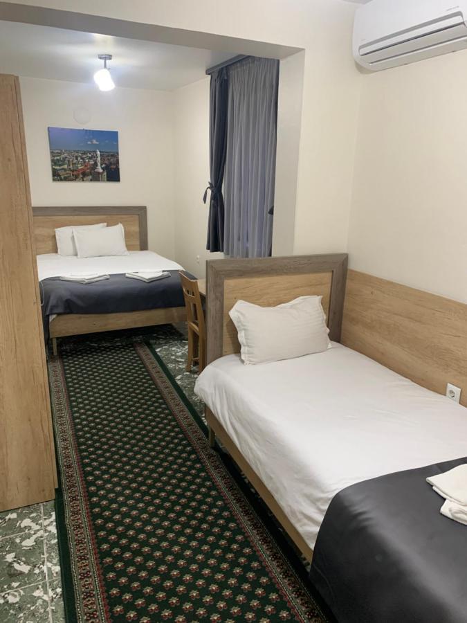 Hotel Oazis Haskovo Buitenkant foto